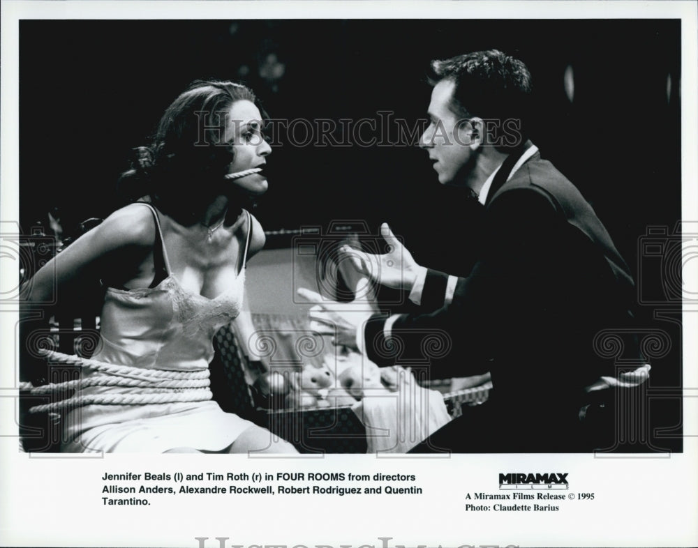 1995 Press Photo  "Four Rooms"  starring Tim Roth,Jennifer Beals - Historic Images