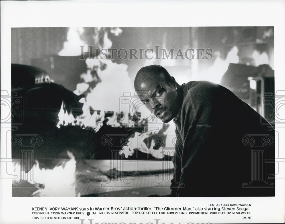 1996 Press Photo &quot;The Glimmer Man&quot; Keenan Ivory Wayans, - DFPG73771 - Historic Images