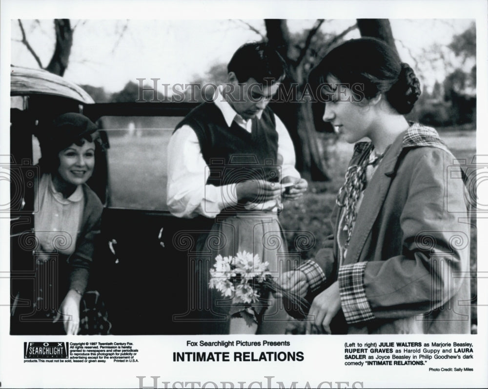 1997 Press Photo Walters, Graves And Sadler In "Intimate Relations" - Historic Images