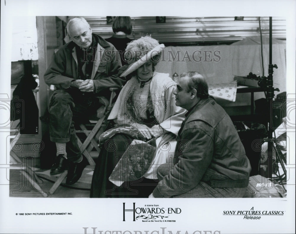 1992 Press Photo Director James Ivory &quot;Howards End&quot; Actors Vanessa Redgrave - Historic Images