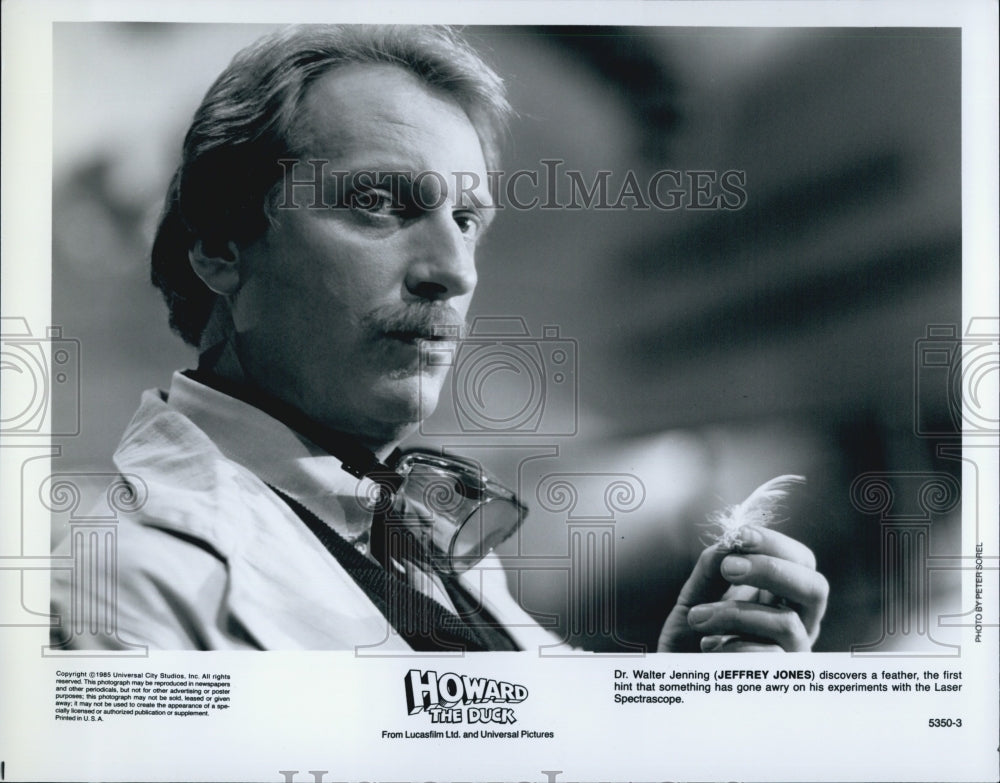 1985 Press Photo Actor Jeffrey Jones In Science Fiction Film "Howard The Duck" - Historic Images
