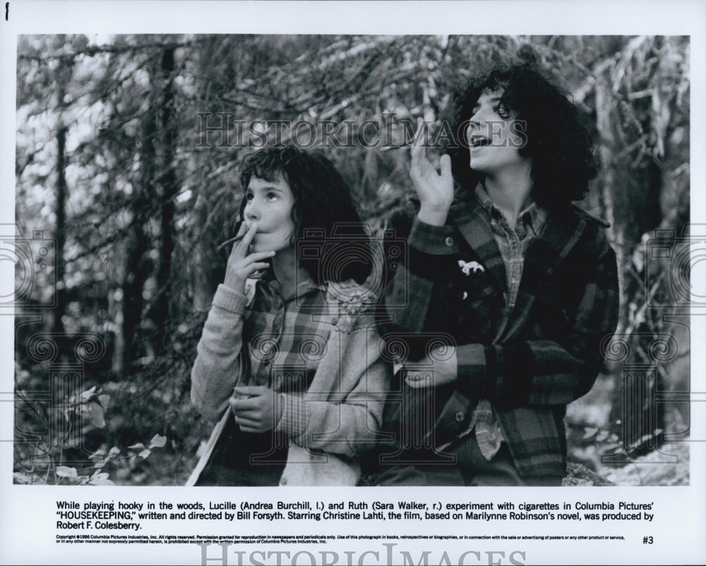 1986 Press Photo Andrea Burchill and Sara Walker in "Housekeeping" - Historic Images