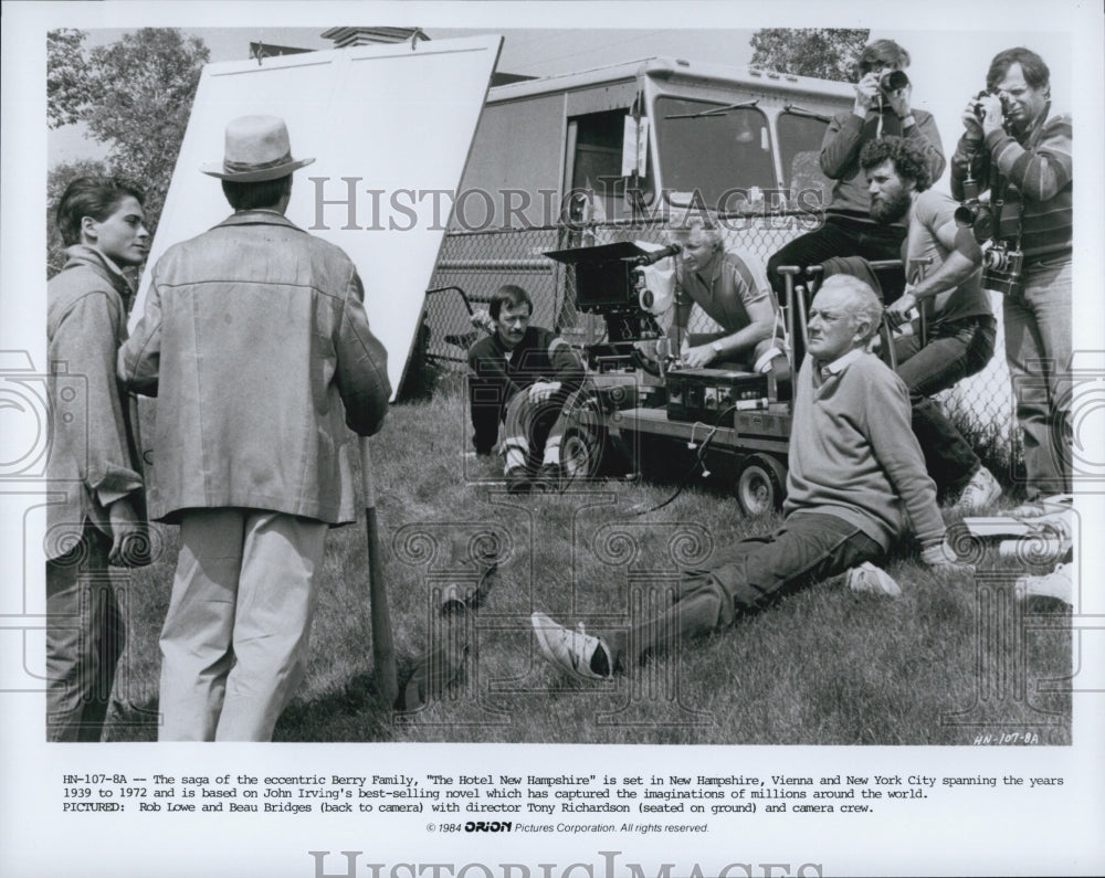 1984 Press Photo Director Tony Richardson On Set Of &quot;The Hotel New Hampshire&quot; - Historic Images