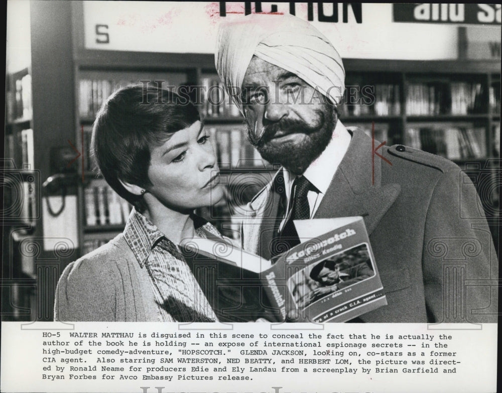 1980 Press Photo "Hopscotch" Walter Matthau & Glenda Jackson - Historic Images