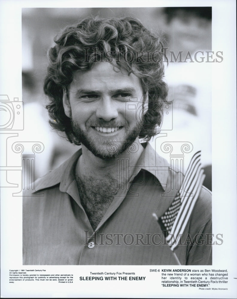 1991 Press Photo Actor Kevin Anderson in "Sleeping with the Enemy" - DFPG74773 - Historic Images