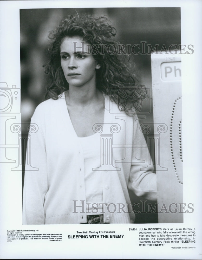 1991 Press Photo  &quot;Sleeping With the Enemy&quot; stars Julia Roberts - Historic Images