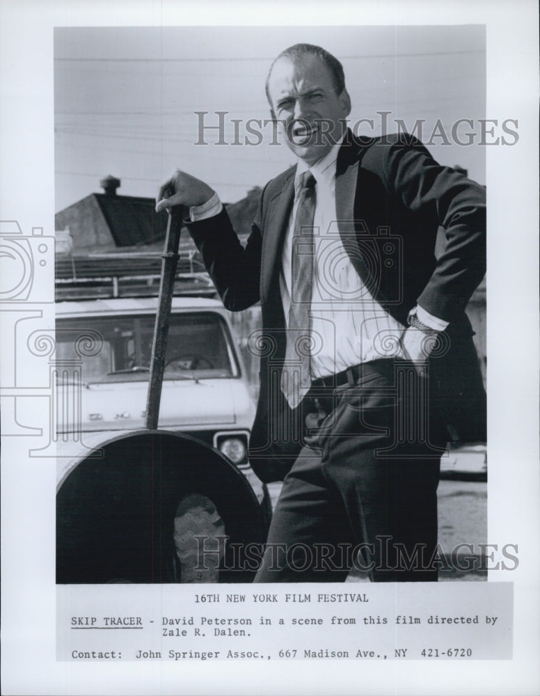 1977 Press Photo Actor David Peterson in &quot;Skip Tracer&quot; Film - Historic Images