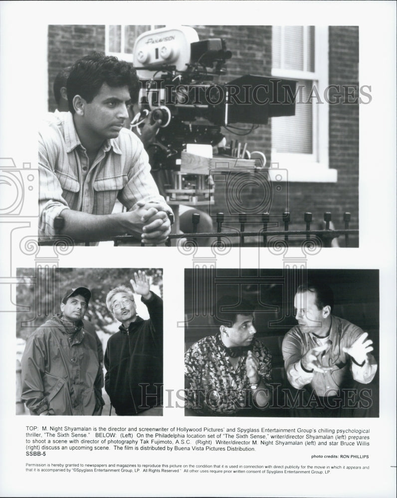 1999 Press Photo Director M. Night Shyamalan on &quot;The Sixth Sense&quot; Film Set - Historic Images