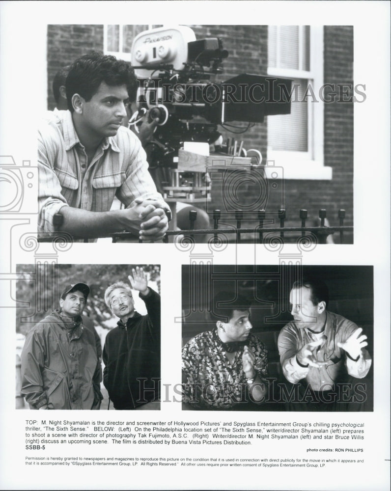 1999 Press Photo Director M. Night Shyamalan on "The Sixth Sense" Film Set - Historic Images