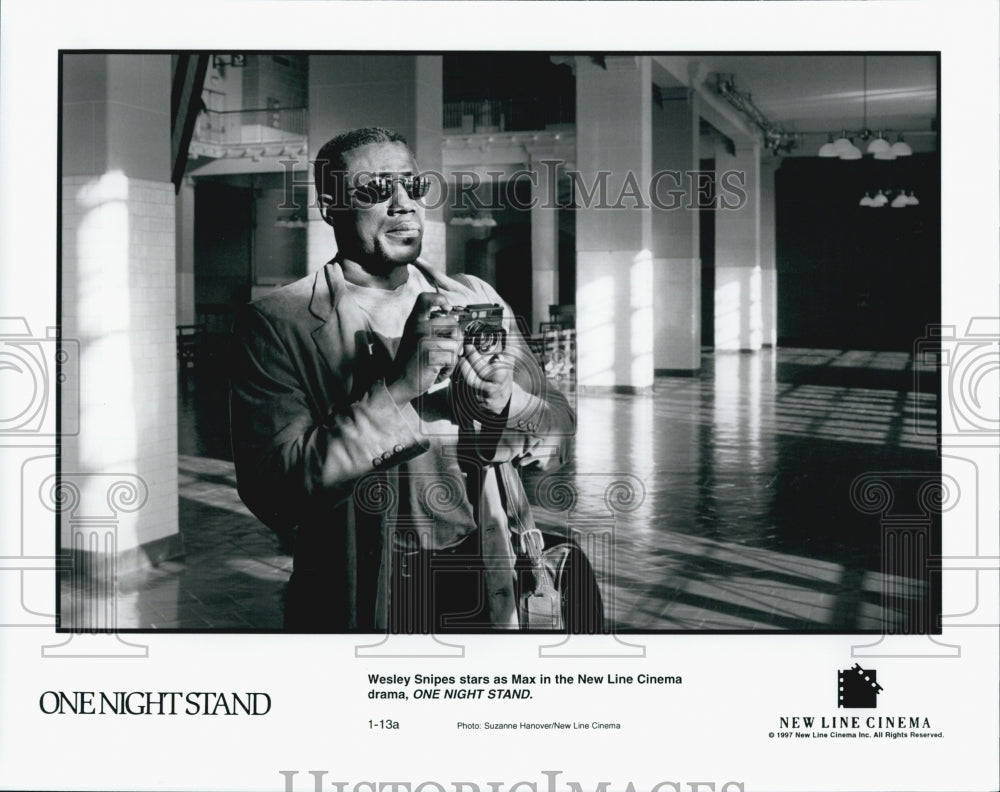 1997 Press Photo Actor Wesley Snipes in "One Night Stand" Film - Historic Images