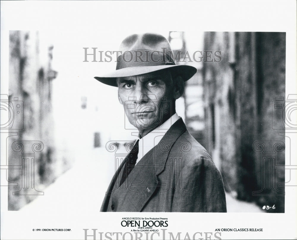 1991 Press Photo Actor Gian Maria Volonte Starring In Drama Film "Open Doors" - Historic Images