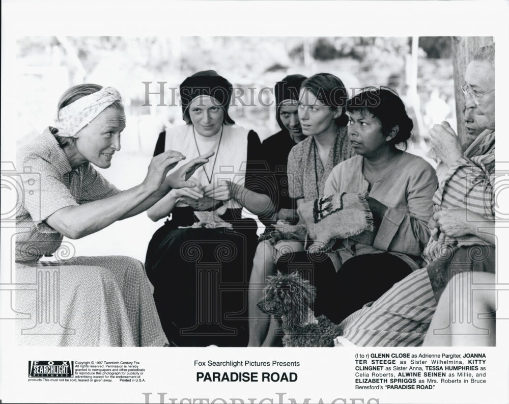 1997 Press Photo Glenn Close in &quot;Paradise Road&quot; - Historic Images