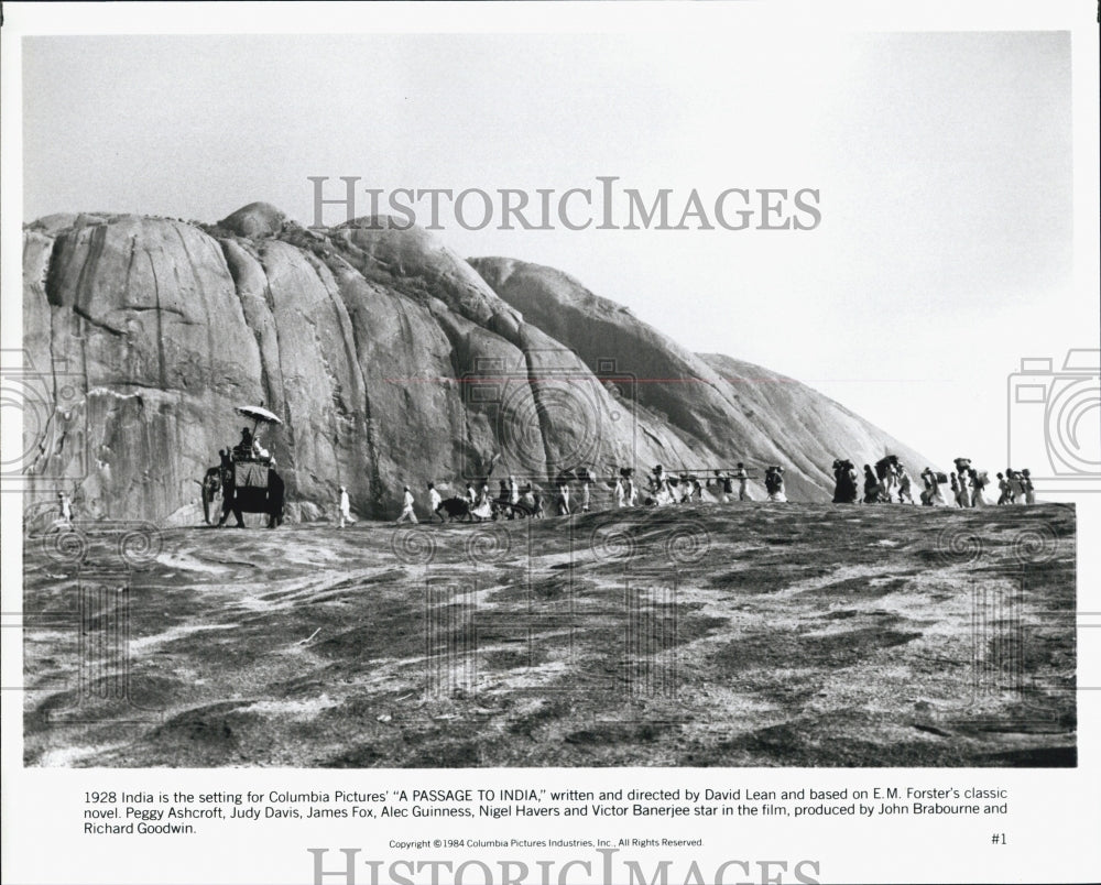 1984 Press Photo scene from film "A Passage to India" - Historic Images