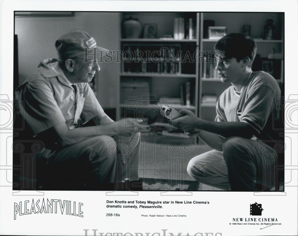 1998 Press Photo &quot;Pleasantville&quot; Don Knotts &amp; Tobey McGuire - Historic Images