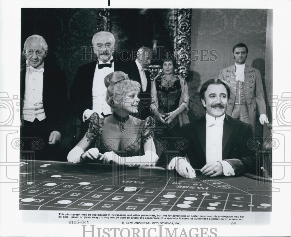 1979 Press Photo  "The Prisoner of Zenda"  Peter Sellers & ELke Sommer - Historic Images