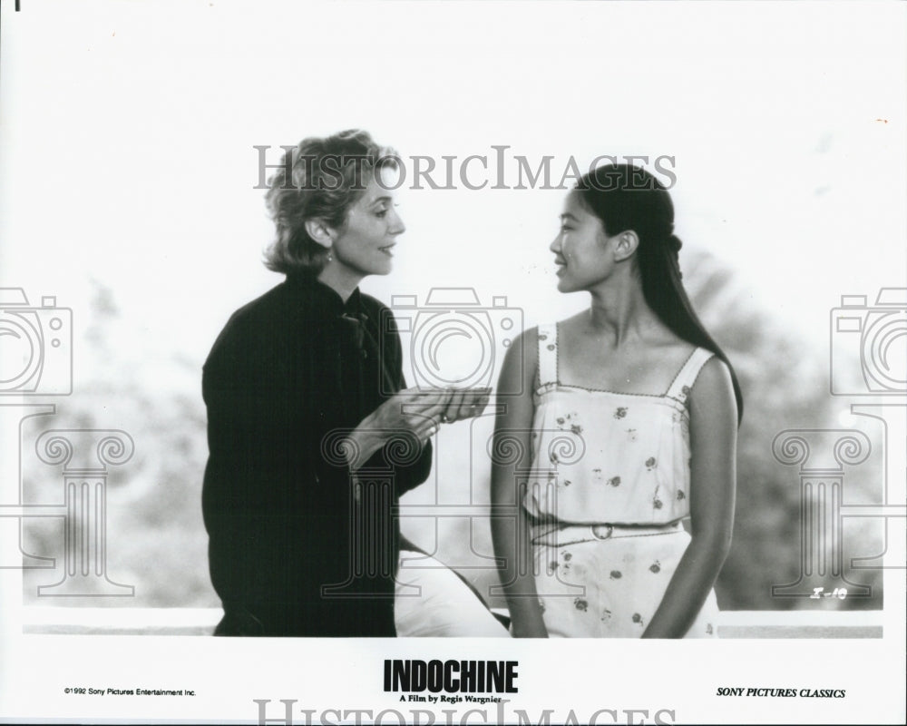 1992 Press Photo Actress Catherine Deneuve, Linh Dan Pham in "Indochine" - Historic Images