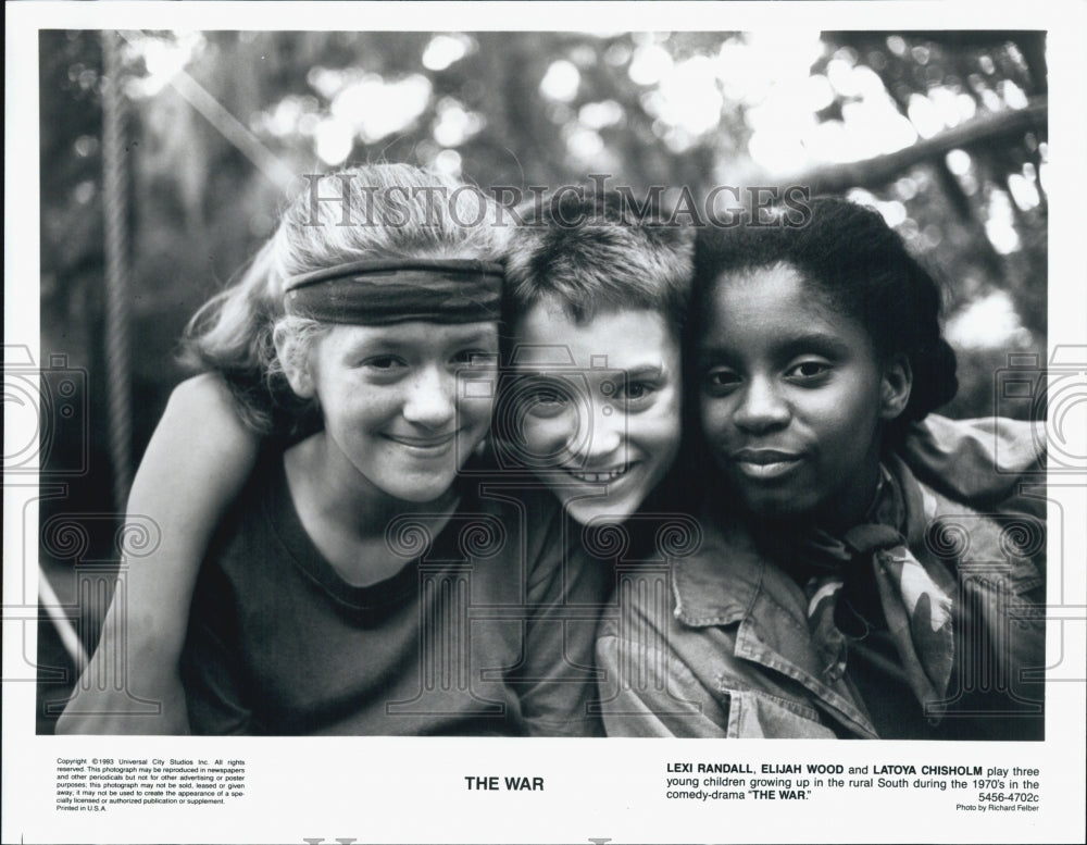1994 Press Photo Actors Lexi Randall, Elijah Wood, Latoya Chisholm In "The War" - Historic Images
