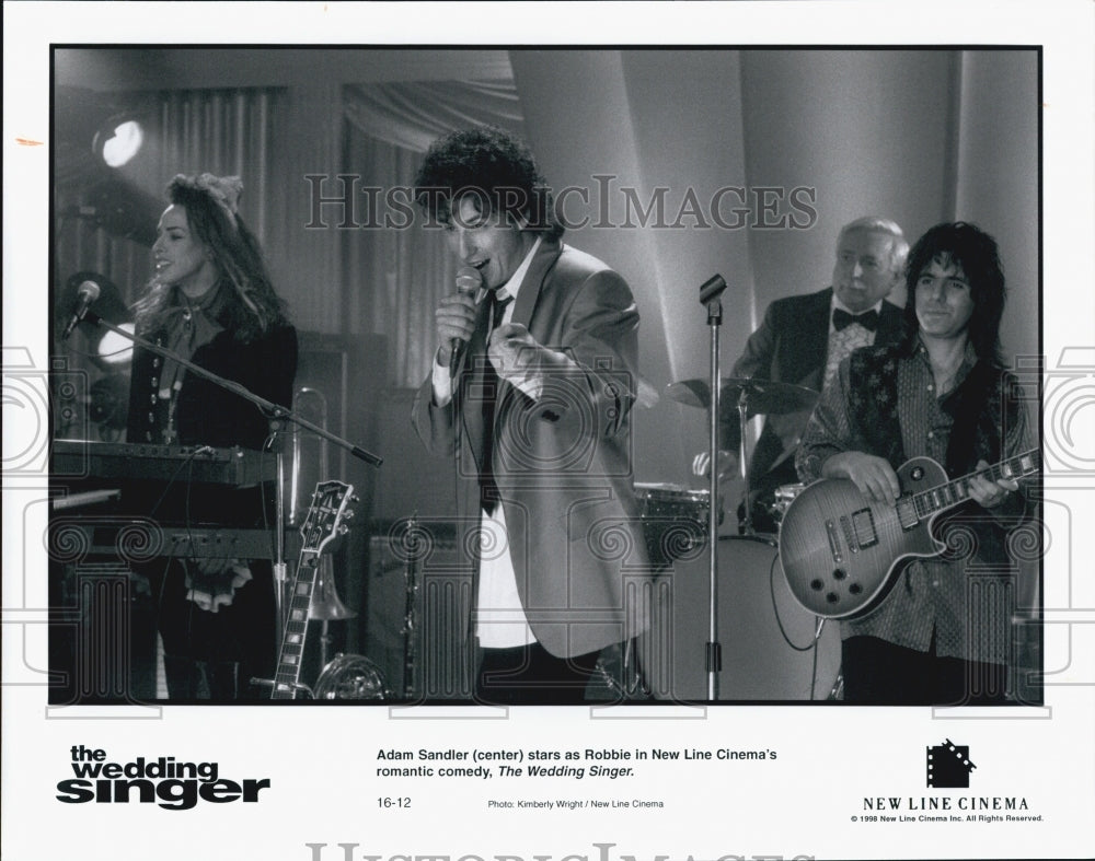 1998 Press Photo Adam Sandler Stars In &quot;The Wedding Singer&quot; - Historic Images