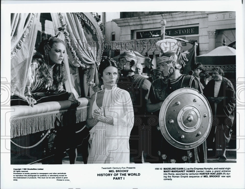 1981 Press Photo "History of the World Part I" Madeline Kahn, Mary M Humes - Historic Images