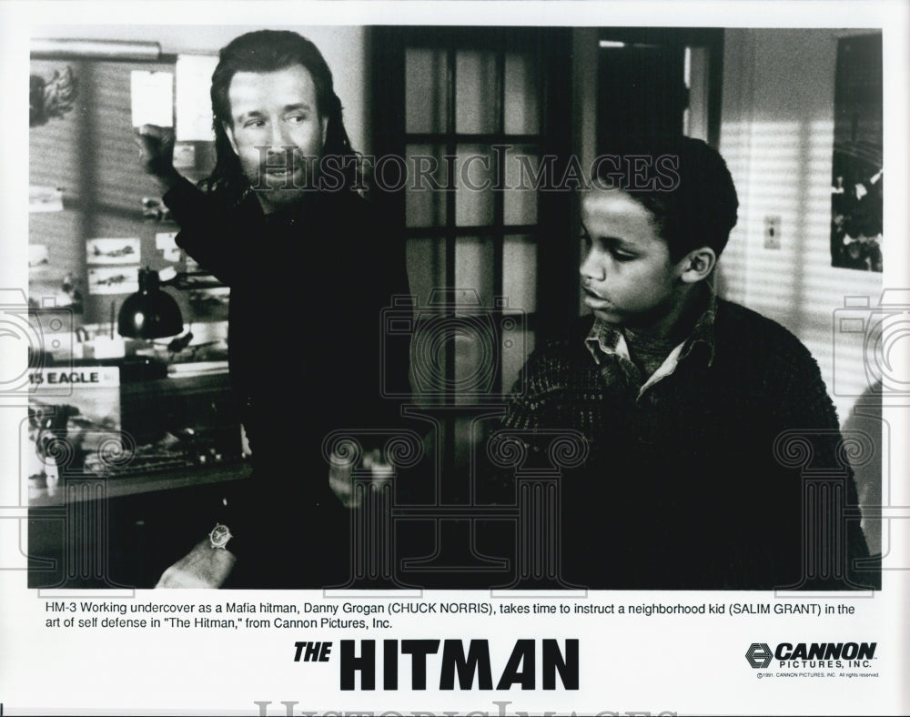 1991 Press Photo Chuck Norris And Salim Grant In &quot;The Hitman&quot; - Historic Images