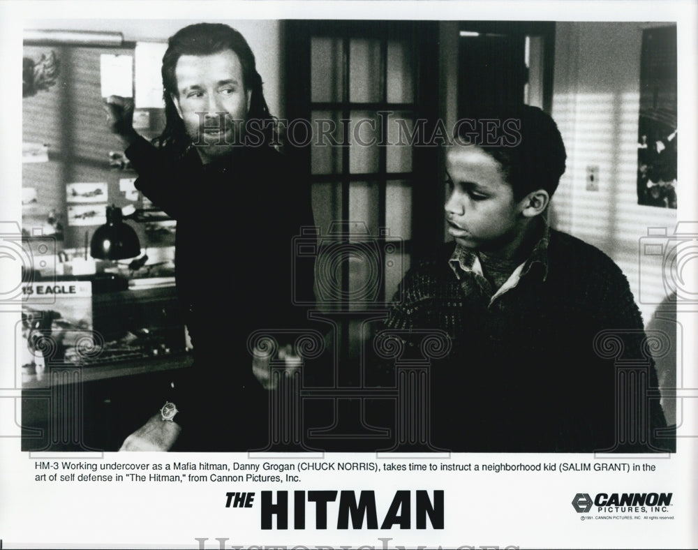 1991 Press Photo Chuck Norris And Salim Grant In "The Hitman" - Historic Images