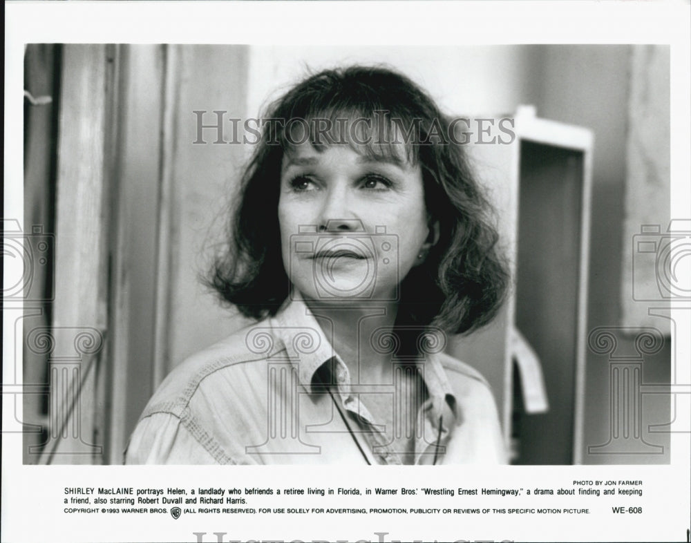 1993 Press Photo Actress Shirley MacLaine In Film &quot;Wrestling Ernest Hemingway&quot; - Historic Images