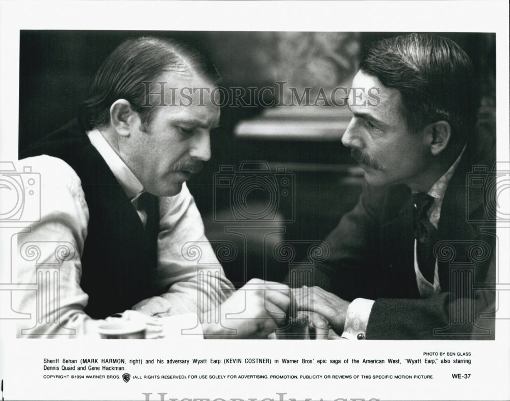 1994 Press Photo "Wyatt Earp" MArk Harmon, Kevin Costner - Historic Images
