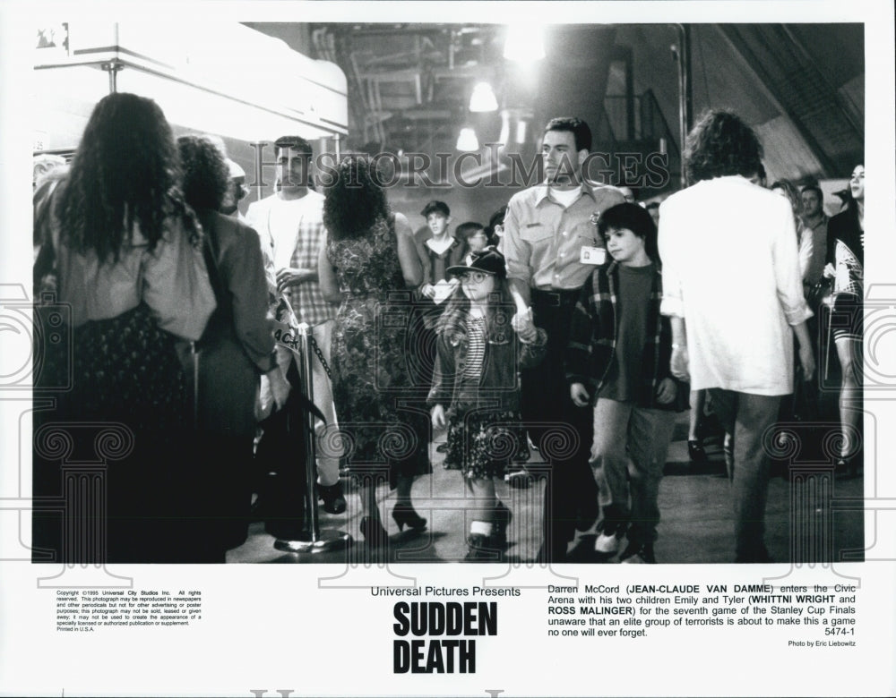 1995 Press Photo Jean-Claude Van Damme, Whittni Wright "Sudden Death" - Historic Images