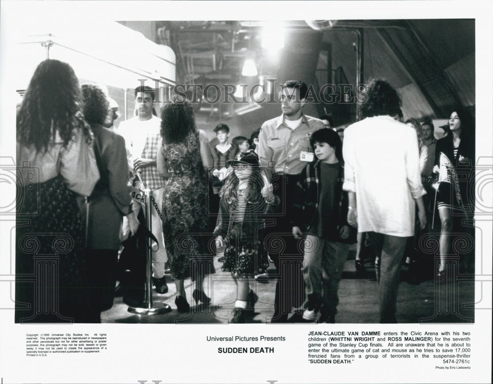 1995 Press Photo Jean-Claude Van Damme, Whittni Wright "Sudden Death" - Historic Images