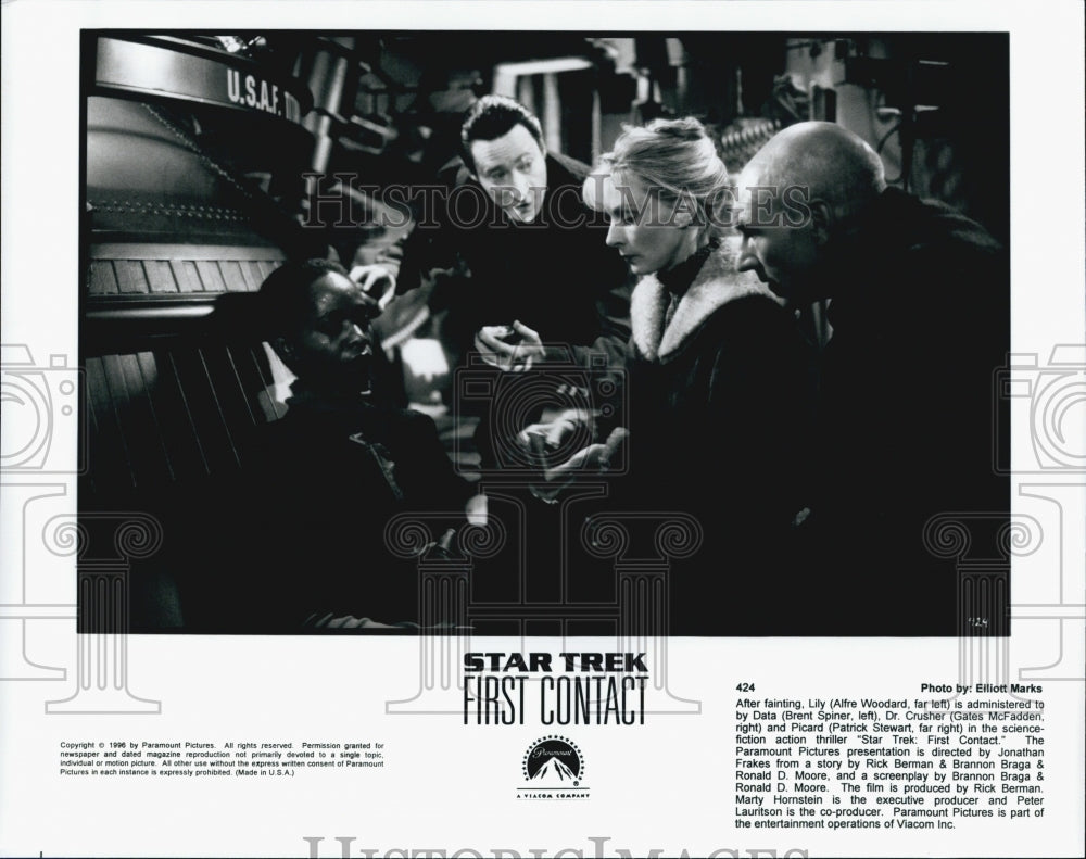 1996 Press Photo Alfre Woodard, Brent Spiner in "Star Trek First Contact" Film - Historic Images