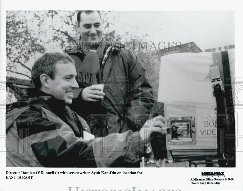 1999 Press Photo Damien O&#39;Donnell and Ayub Kan-Din in &quot;East is East&quot; - Historic Images