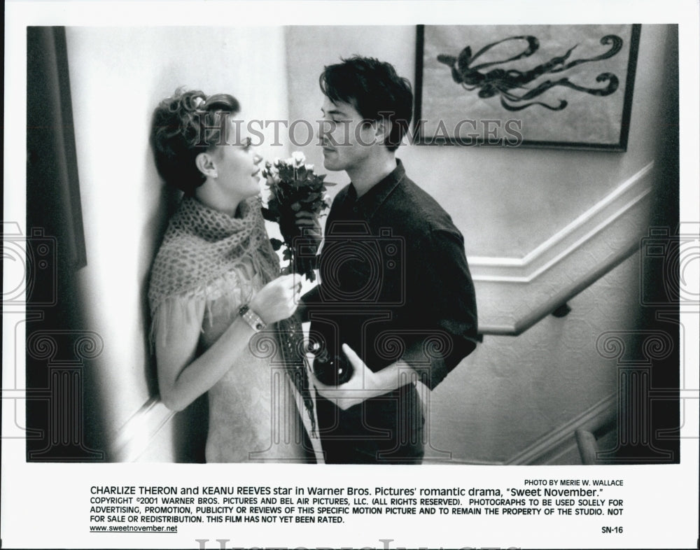 2001 Press Photo Charlize Theron and Keanu Reeves in "Sweet November" - Historic Images