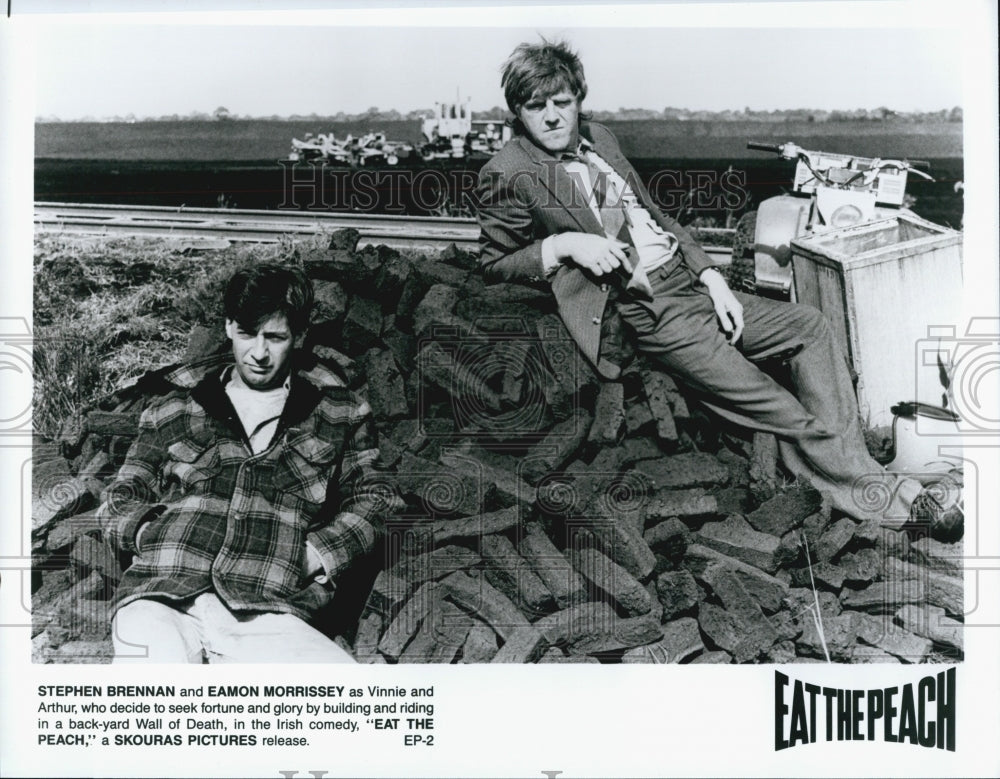 1986 Press Photo Stephen Brennan and Eamon Morrissey in "Eat the Peach" - Historic Images