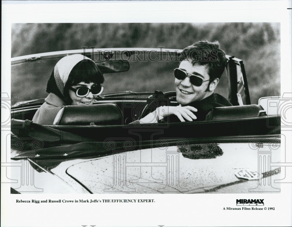 1992 Press Photo Rebecca Rigg and Russell Crowe in &quot;The Efficiency Expert&quot; - Historic Images