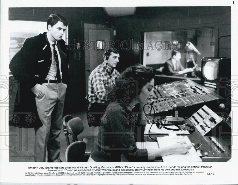 1982 Press Photo &quot;Diner&quot; Timothy Daly, Kathryn Dowling - Historic Images