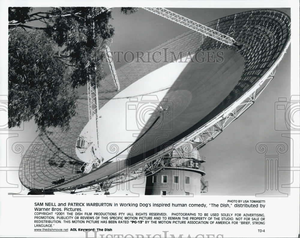 2001 Press Photo "The Dish" stars Sam Neill & Patrick Warburton - Historic Images