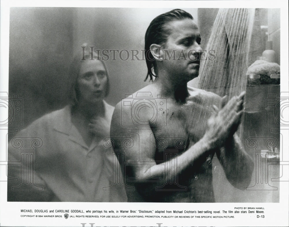 1994 Press Photo Actors Michael Douglas And Caroline Goodall In "Disclosure" - Historic Images