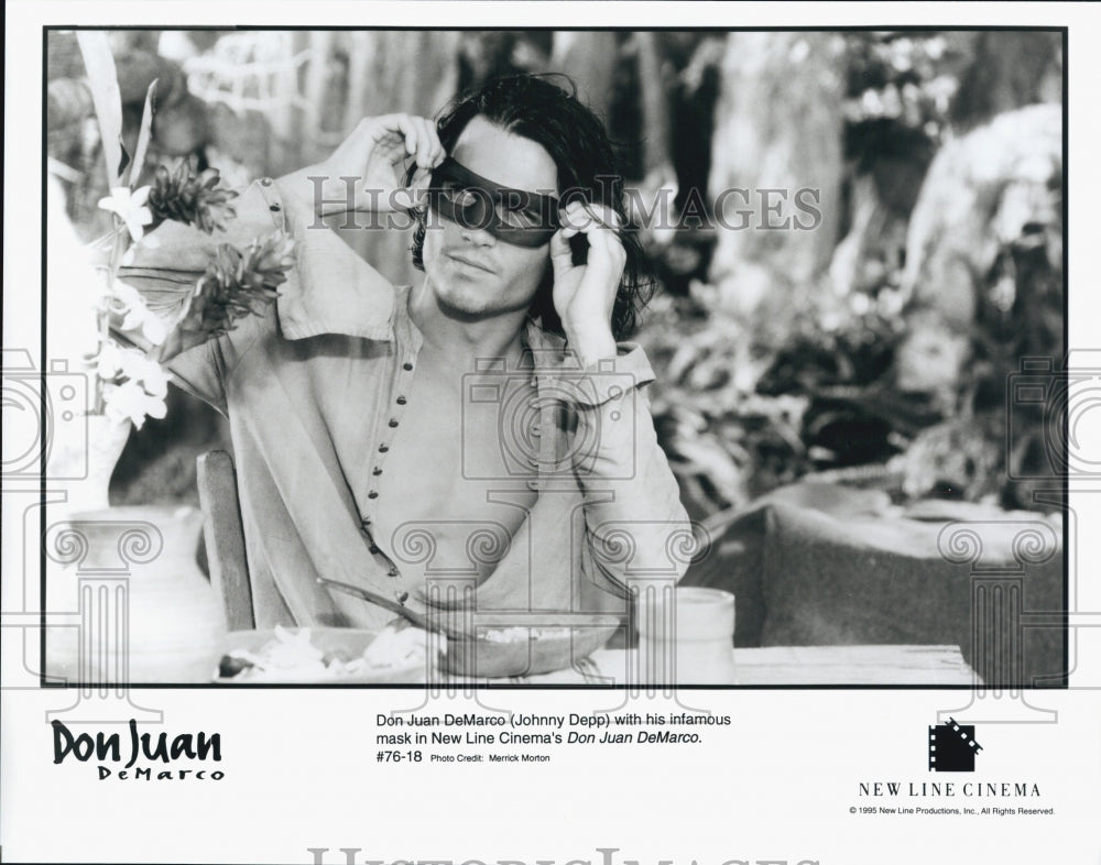 1995 Press Photo Actor Johnny Depp Stars In Romantic Comedy &quot;Don Juan Demarco&quot; - Historic Images