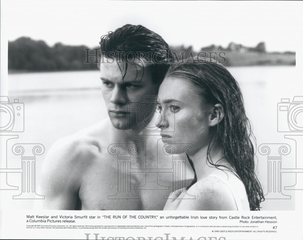 1995 Press Photo &quot;The Run of the Country&quot; Matt Keeslar &amp; Victoria Smurfit - Historic Images