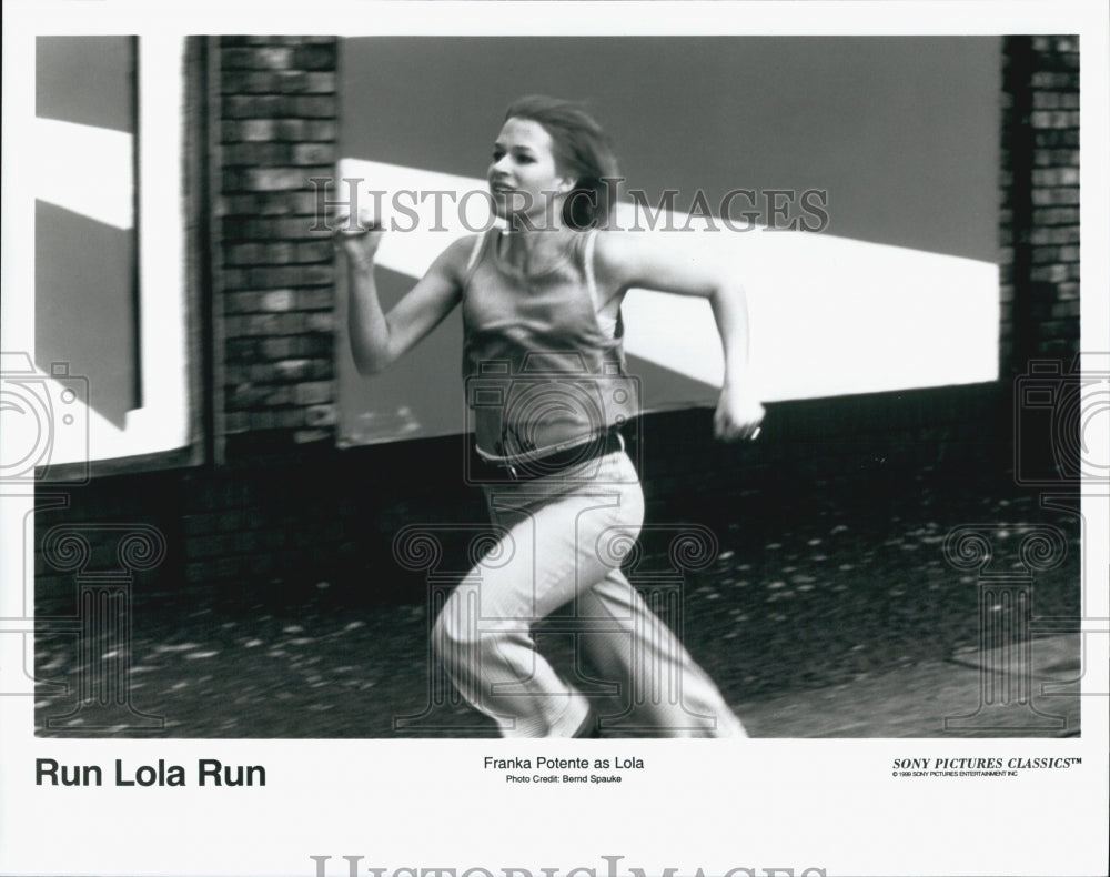 1998 Press Photo &quot;Run Lola Run&quot; starring Franka Potente - Historic Images