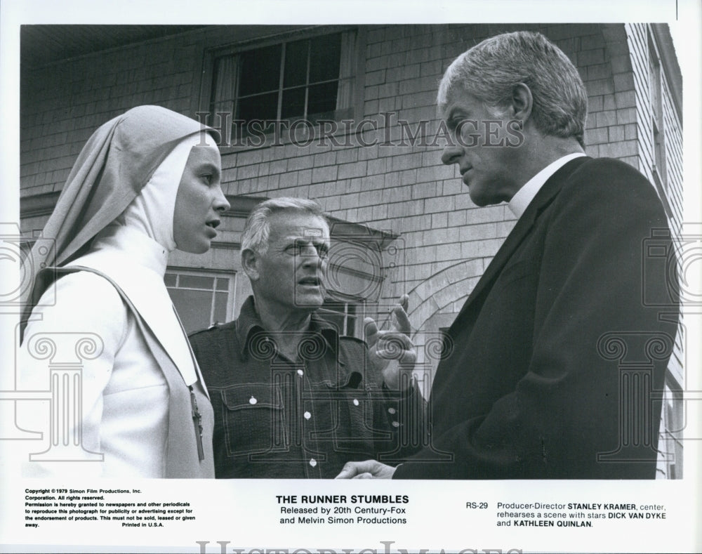 1979 Press Photo "The Runner Stumbles" Dick Van Dyke & Kathleen Quinlan - Historic Images