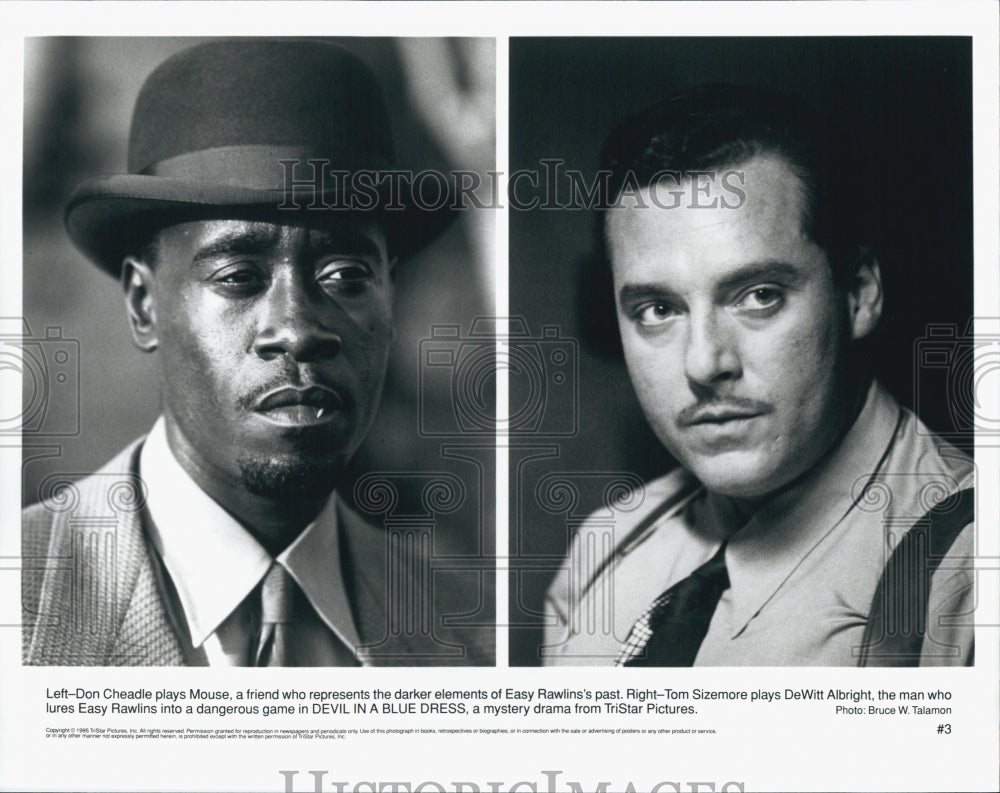 1995 Press Photo Don Cheadle And Tom Sizemore In Film "Devil in a Blue Dress" - Historic Images