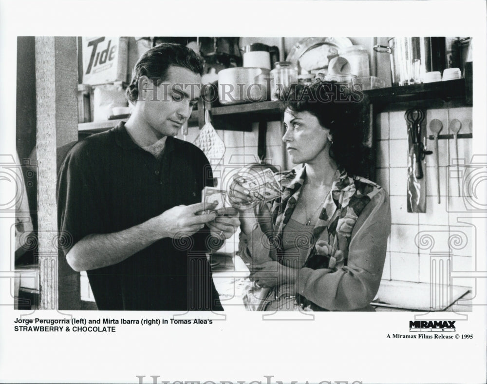 1995 Press Photo "Strawberry & Chocolate" Jorge Perugorria & Mirta Ibarra - Historic Images