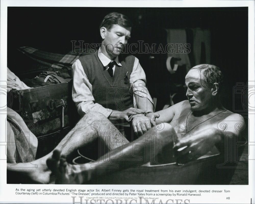 1983 Press Photo Sir Albert Finney and Tim Courtenay in &quot;The Dresser&quot; - Historic Images