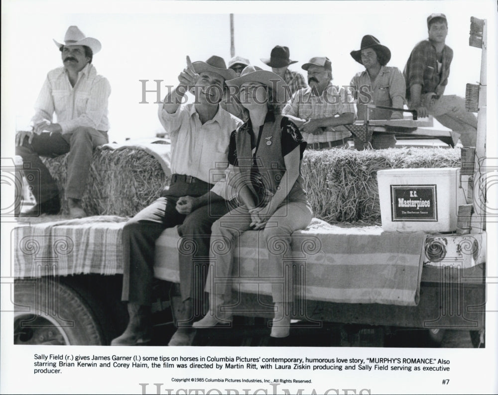 1985 Press Photo Sally Field &amp; James Garner Star In Murphy&#39;s Romance - Historic Images