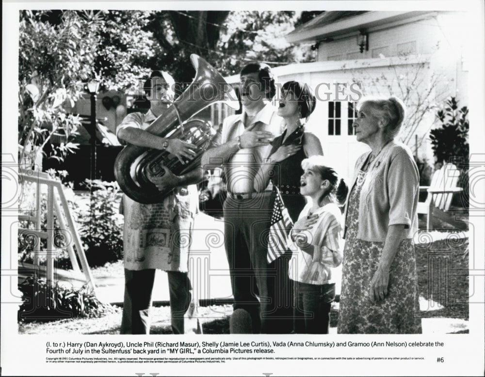 1991 Press Photo Dan Aykroyd Jamie Lee Curtis and Anna Chlumsky in &quot;My Girl&quot; - Historic Images