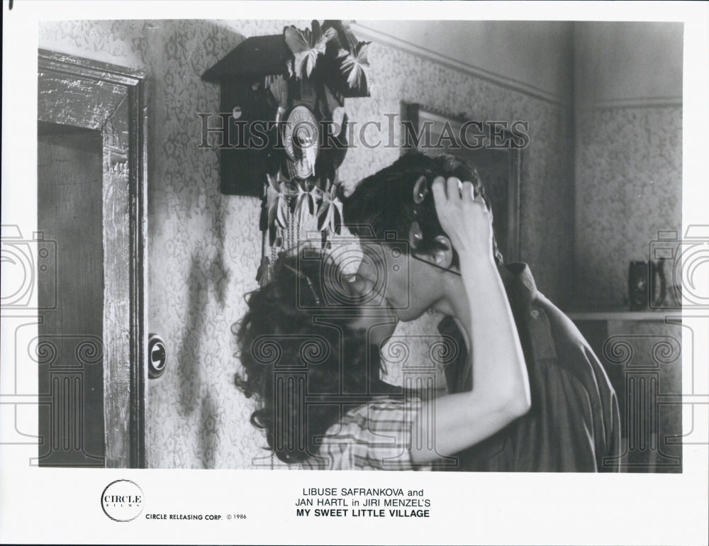 1986 Press Photo Libuse Safrankova, Jan Hartl "My Sweet Little Village" - Historic Images