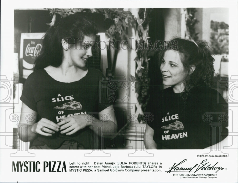 1988 Press Photo Actors Julia Roberts Lili Taylor Star In "Mystic Pizza" - Historic Images