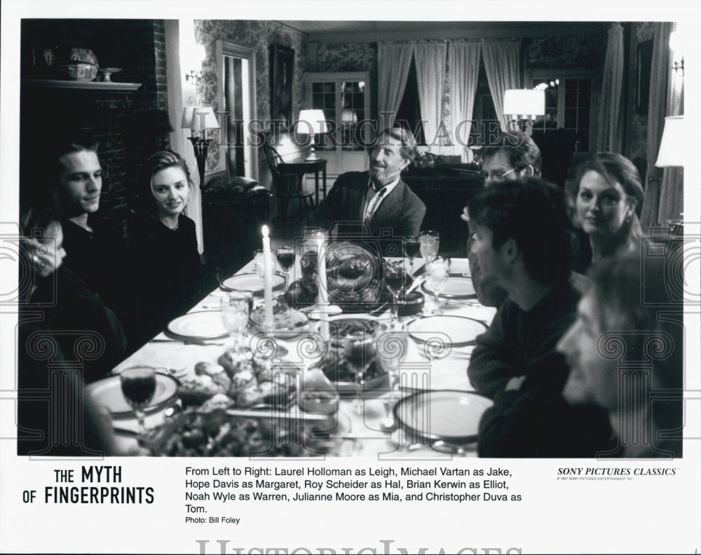 1997 Press Photo Laurel Holloman  in "The Myth of Fingerprints" - Historic Images