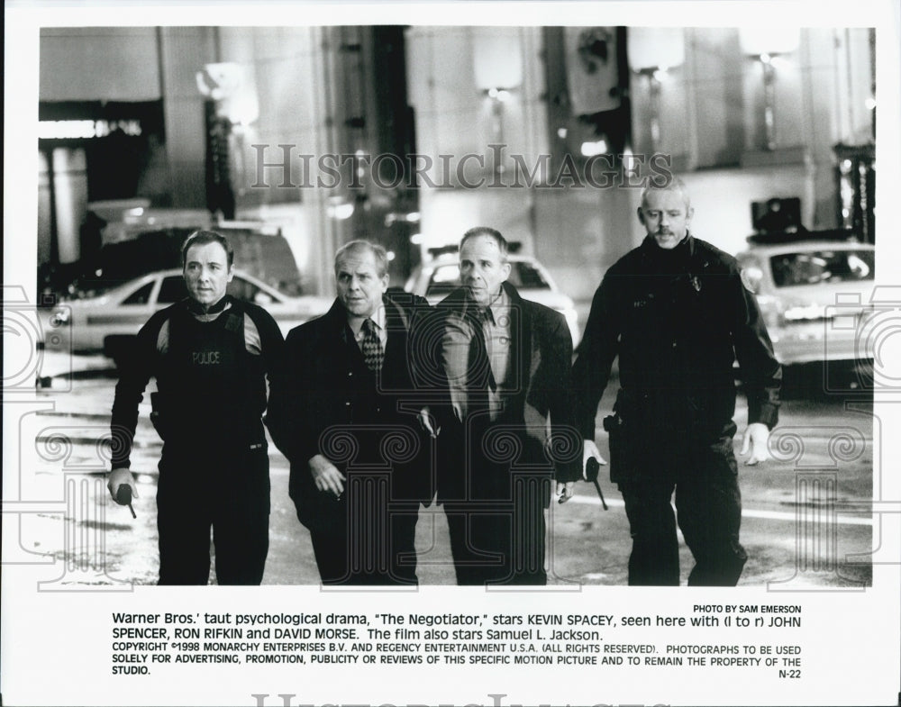 1998 Press Photo Kevin Spacey in "The Negotiator" - Historic Images